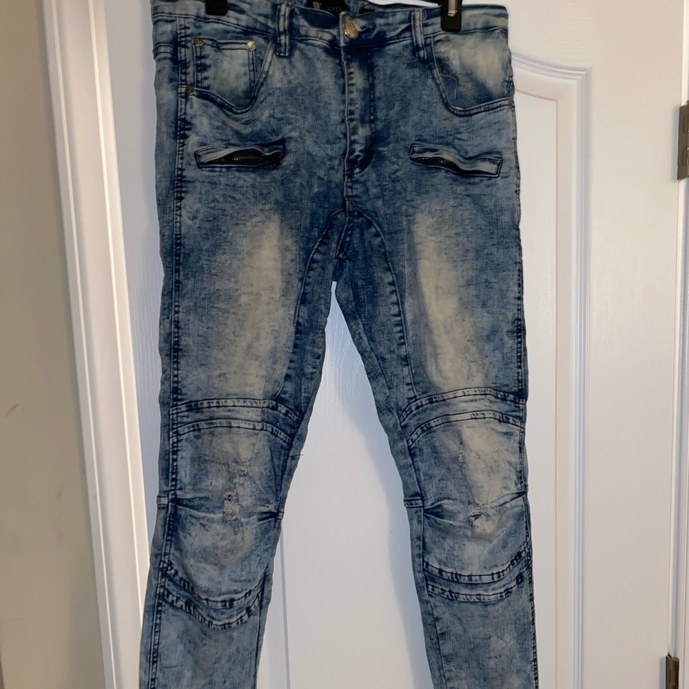 Lightwash Denim Skinny Jeans